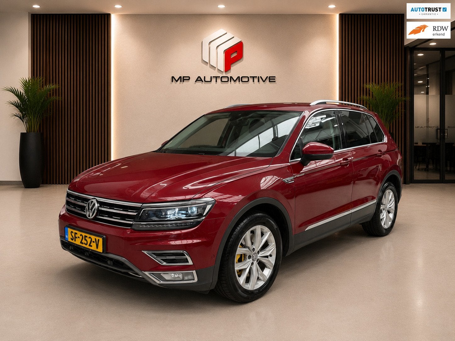 Volkswagen Tiguan 2.0 TDI 240PK DSG 4Motion Highline|Memory|, Auto's, Automaat, Gebruikt, 2500 kg, Leder