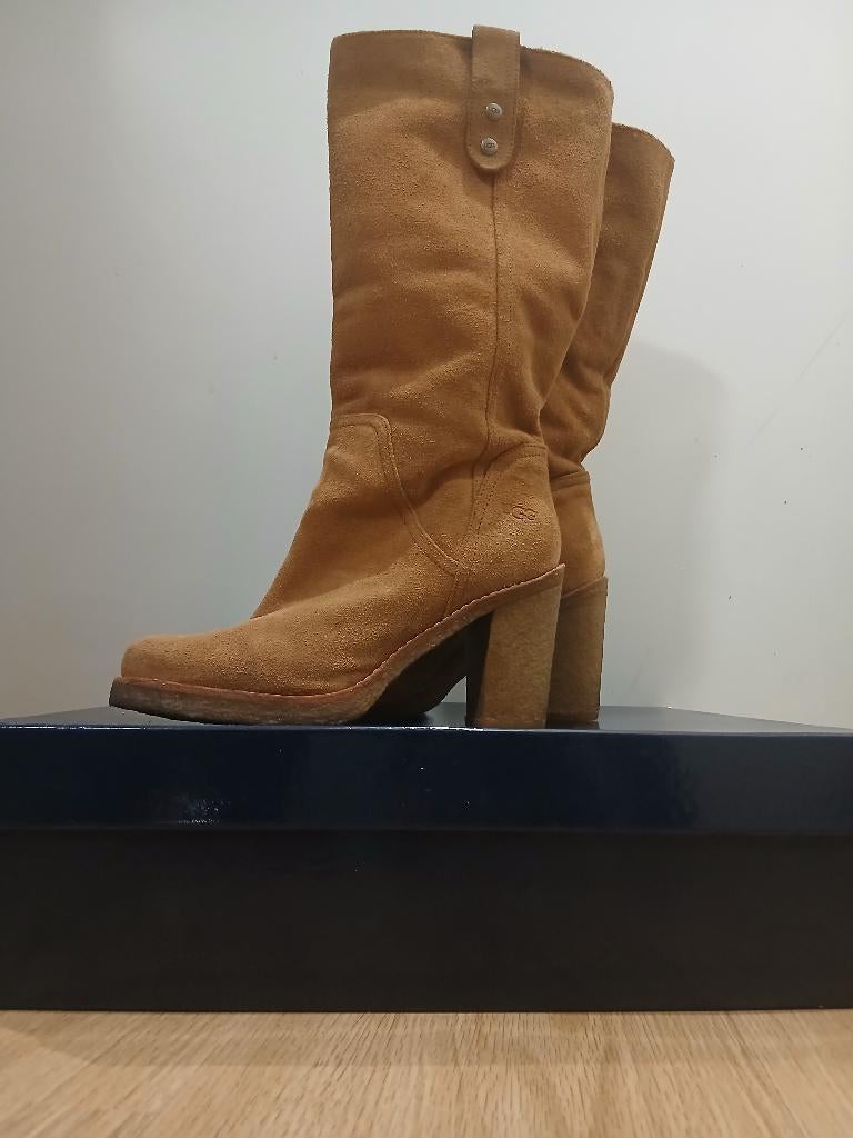 Mooie fijne beige Ugg Laarzen met hak!, Hoge laarzen, UGG, Beige, Ophalen of Verzenden