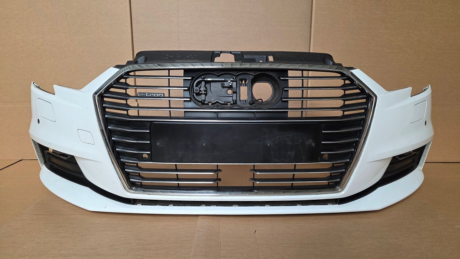 Voorbumper Audi A3 8V Facelift KLS PDC E-TRON bj.2017-2021, Auto-onderdelen, Carrosserie en Plaatwerk, Bumper, Audi, Voor, Gebruikt