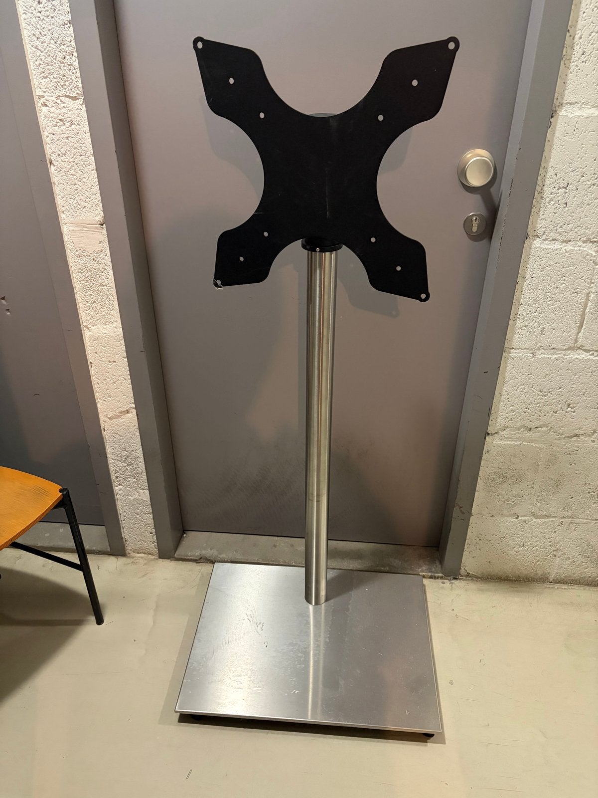 Seristylu TV standaard op wielen, Audio, Tv en Foto, Televisie-accessoires, Gebruikt, Ophalen