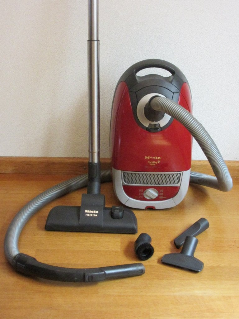 Miele Stofzuiger Cat & Dog 5000  300-----2200 watt, Witgoed en Apparatuur, Stofzuigers, Gebruikt, Miele, 2000 watt of meer, Sledestofzuiger