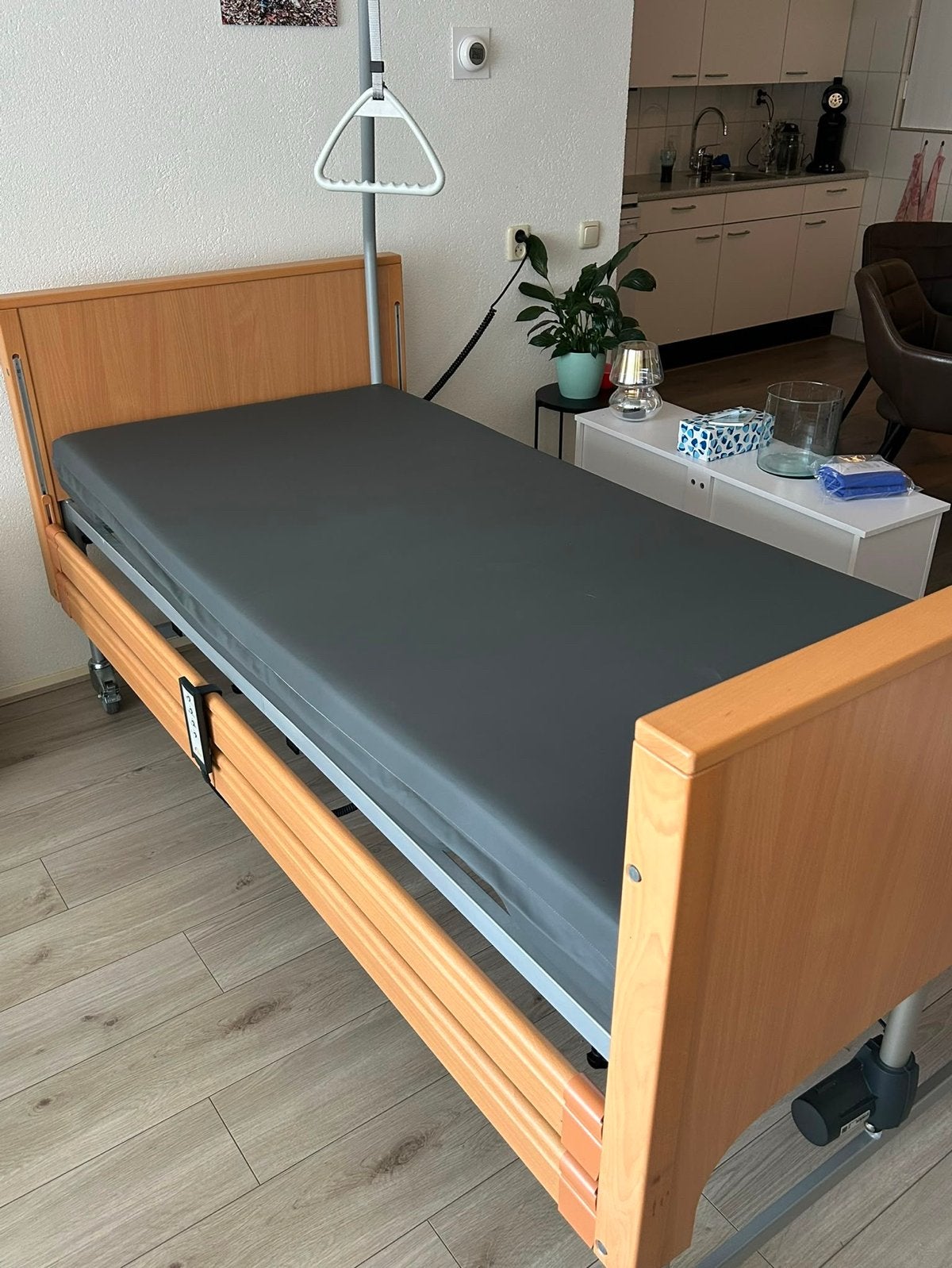 Zorgbed 90x200 + zorgmatras zeer goede staat moet snel weg, Ophalen, 90 cm, 200 cm, Hout