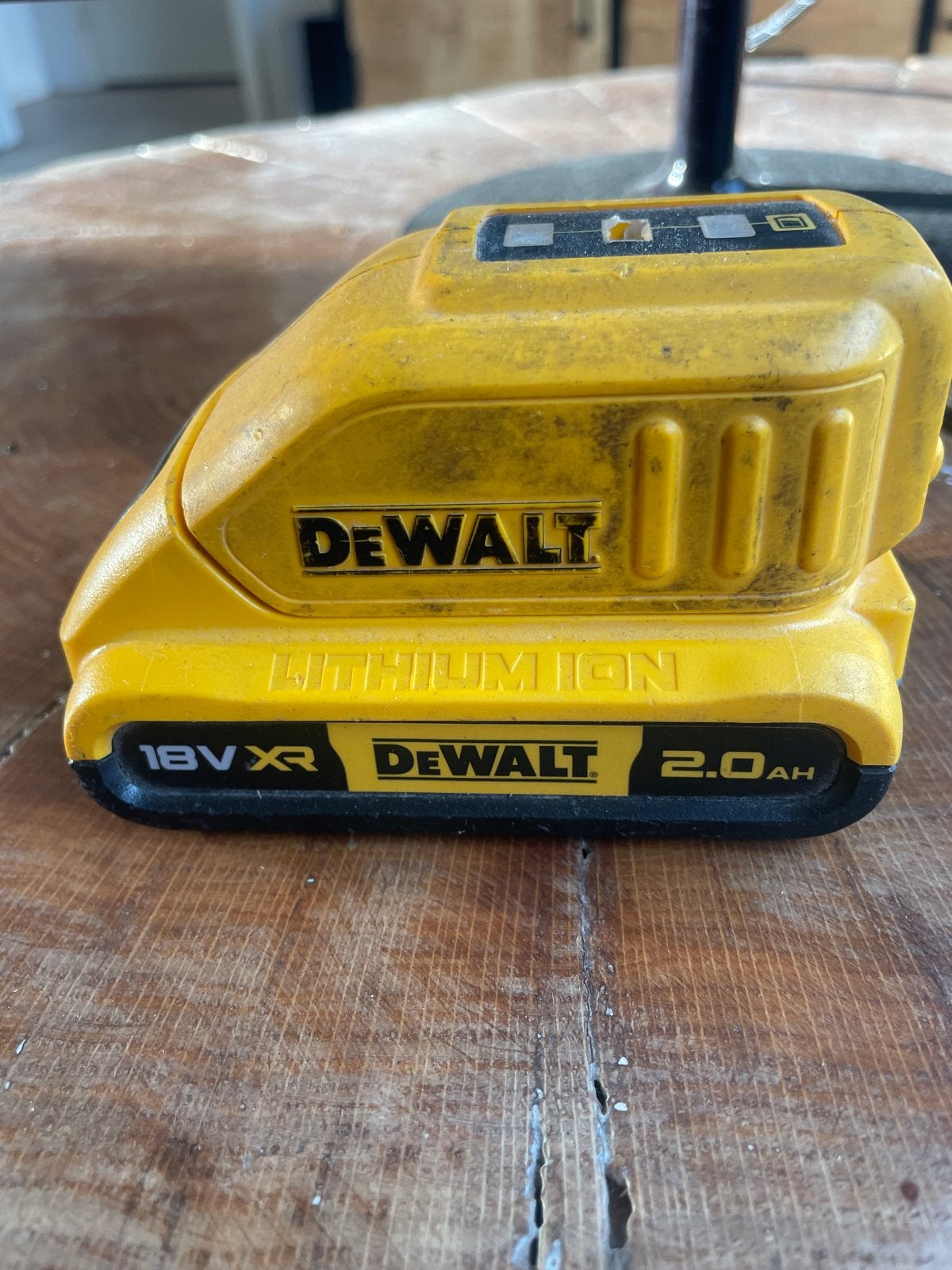 DeWalt 18V XR Accu 2.0Ah met USB Mobiele Oplader Adapter, Ophalen of Verzenden, Gebruikt