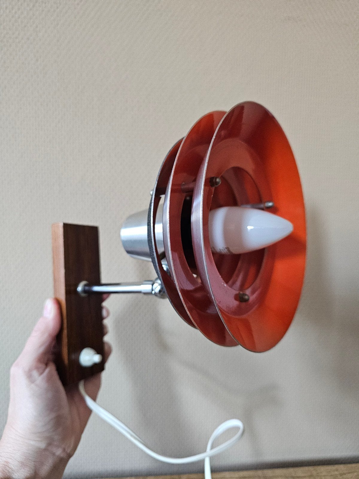 Vintage Space Age wandlamp – waarschijnlijk Lakro Amstelveen, Met schakelaar, Gebruikt, Oranje, E14 (klein)