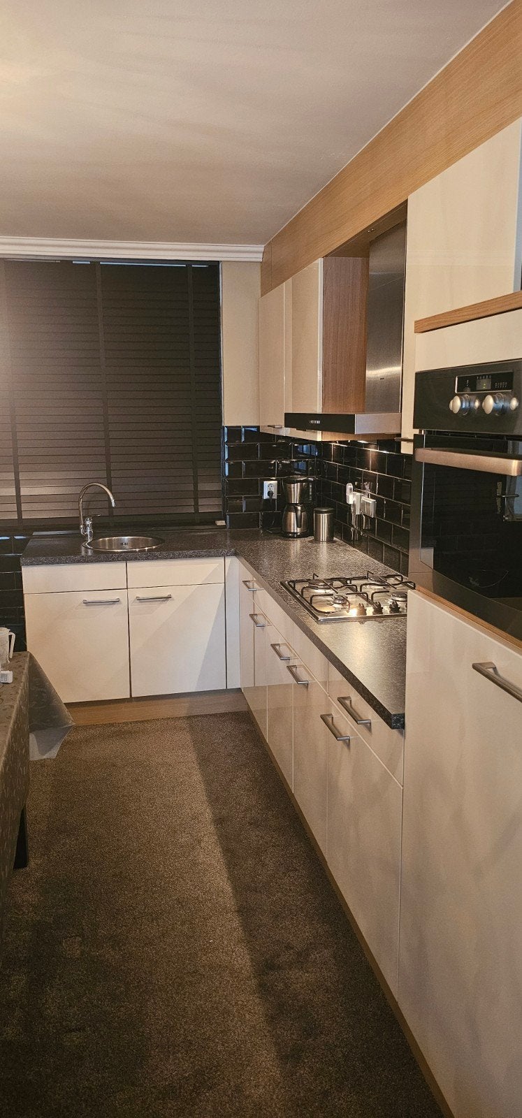 Hoogglans keuken gebroken wit met combi oven, Gebruikt, Overige materialen, Hoekkeuken, Ophalen of Verzenden