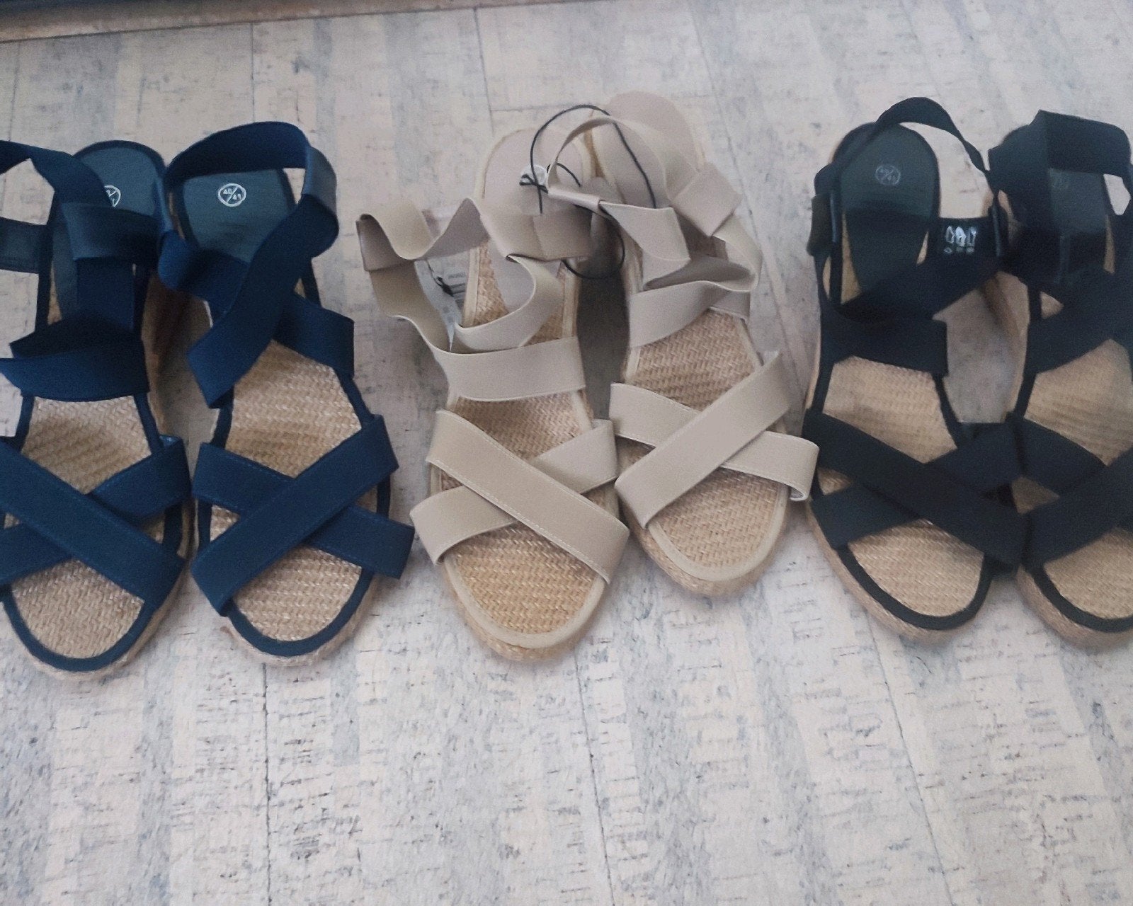 Nieuwe Sleehak sandalen, maat 40-41, zwart/beige/blauw p.st., Ophalen of Verzenden, Nieuw