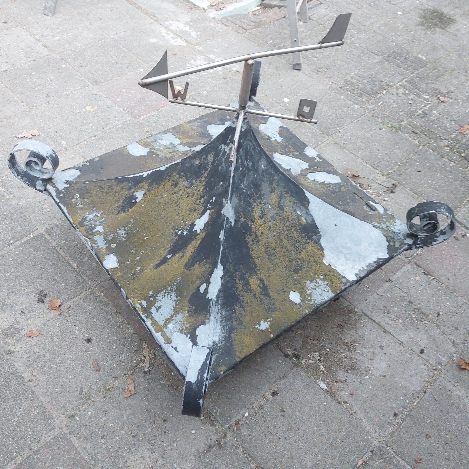 Gegalvaniseerde schoorsteenkap met windwijzer, Ophalen, Gebruikt
