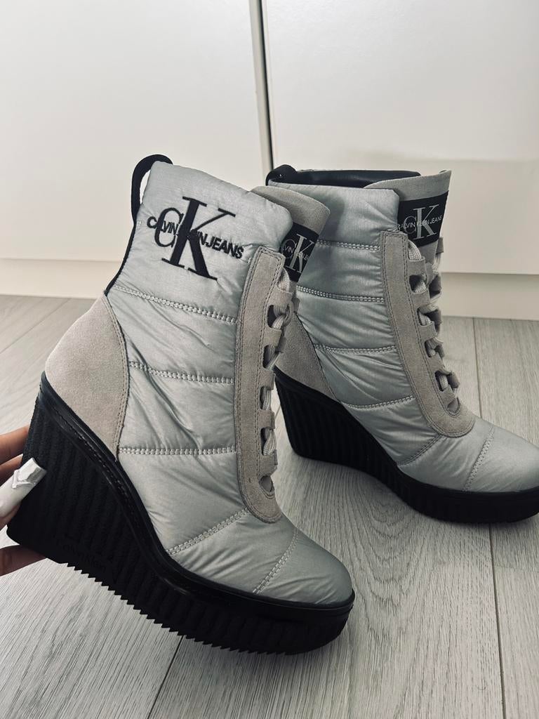 Snowboots of winterlaarzen met sleehak, Kleding | Dames, Schoenen, Ophalen, Lage of Enkellaarzen, Zo goed als nieuw, Grijs