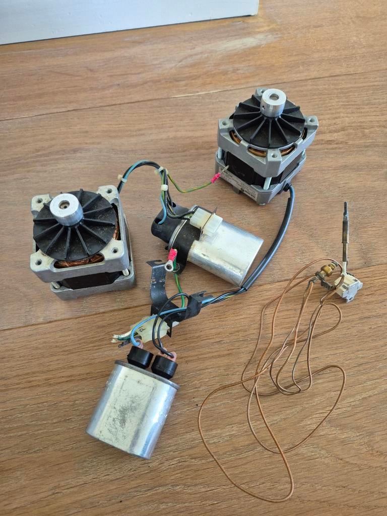 2x Oriental Motor Co. Ltd. Reactiemotor 0960-534, Ophalen