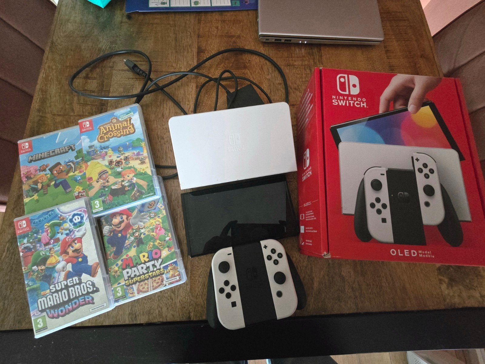 Nintendo Switch OLED Wit + 4 Topgames (Mario, Animal Crossin