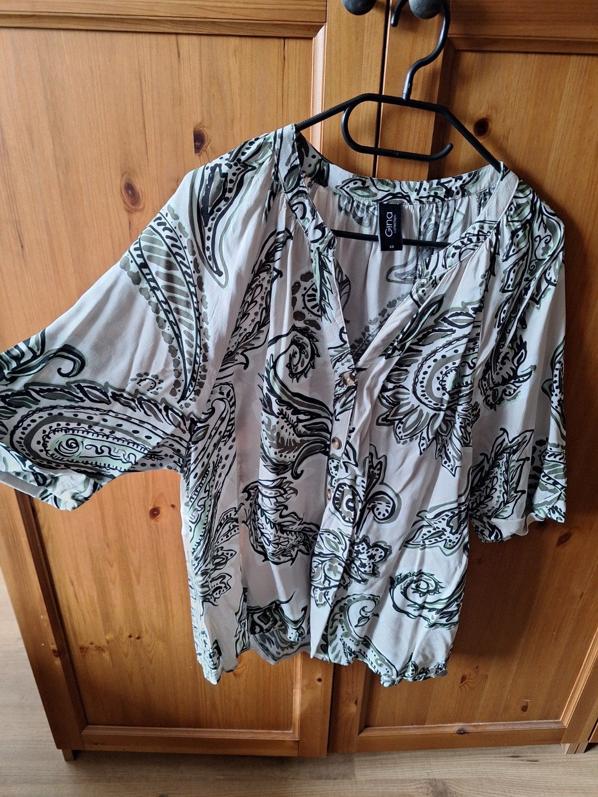 Soepelvallende nieuwe blouse 44 offwhite met groentinten, Maat 42/44 (L), Nieuw, Ophalen of Verzenden, Groen