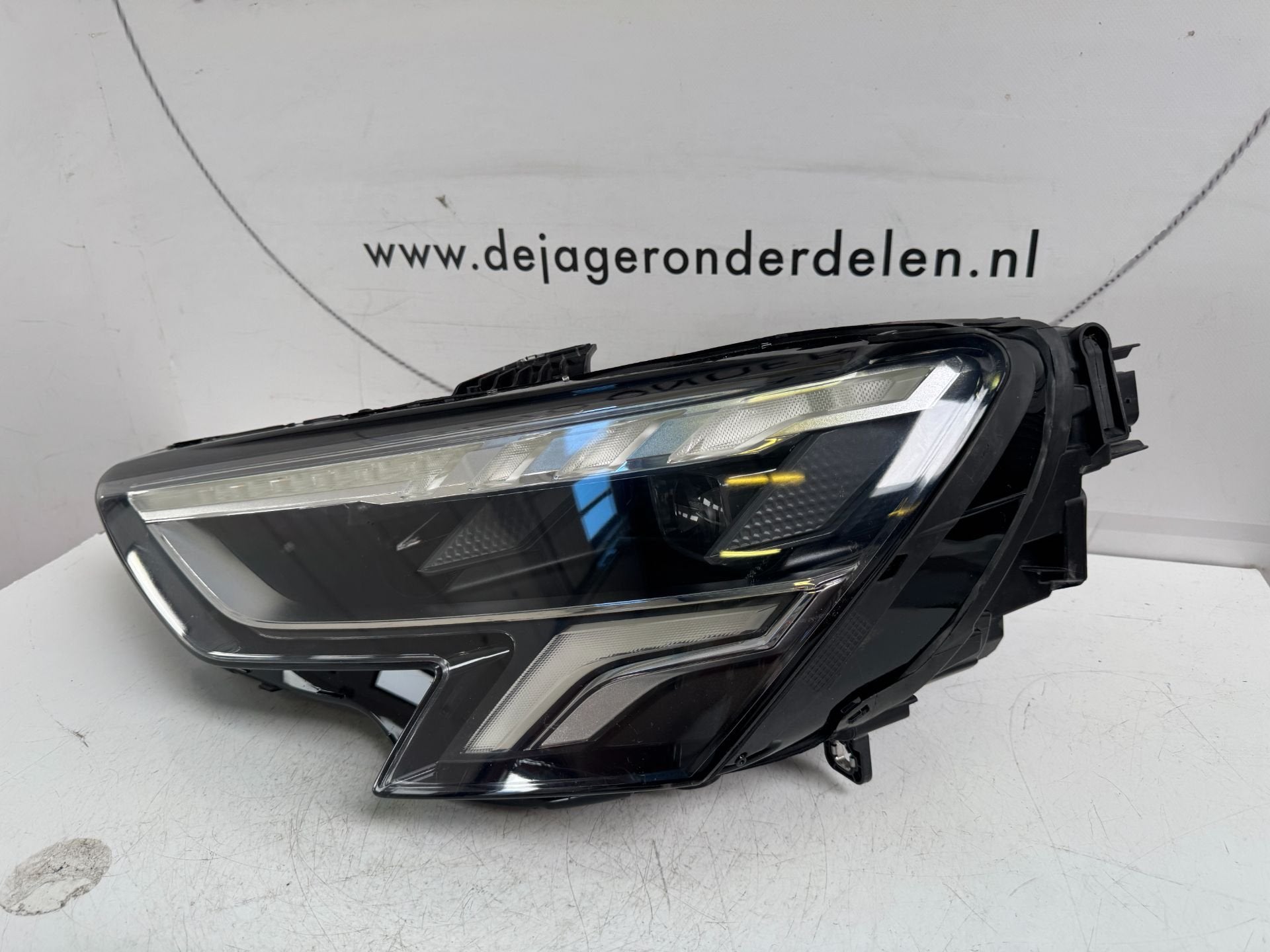 AUDI 8Y A3 VOL LED KOPLAMP LINKS COMPLEET 8Y0941033, Gebruikt, AUDI AG, Auto-Union-Strasse 1
85045  Ingolstadt, DE, Kundenbetreuung@audi.de