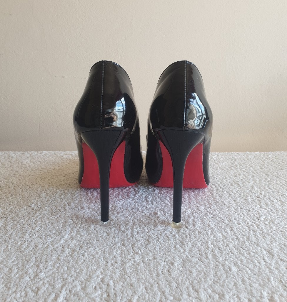 mooie zwarte lak + rode zool high heels maat 39, Verzenden, Zo goed als nieuw, Zwart, Overige typen