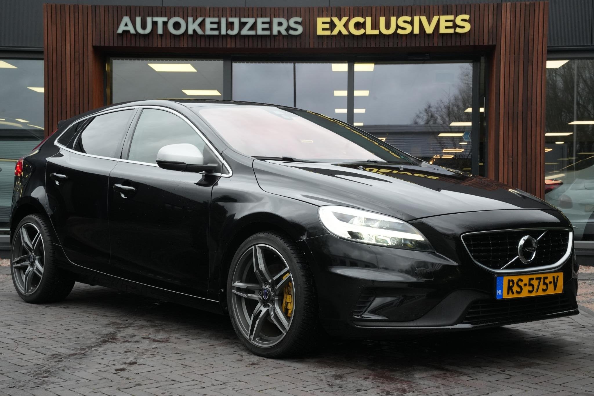 Volvo V40 2.0 T4 Business Sport R Design Stoelverw. Leer/Alc, Auto's, Gebruikt, Euro 6, Zwart, Origineel Nederlands