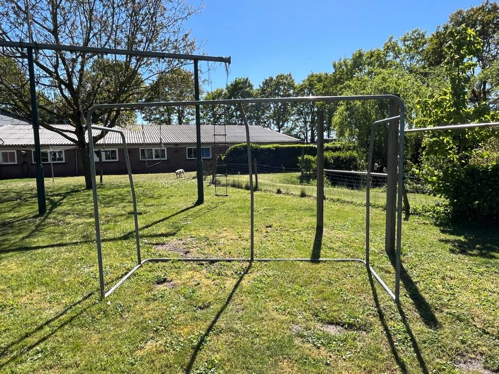 Stevig voetbaldoel / goal en XL bouncer, Ophalen, Gebruikt