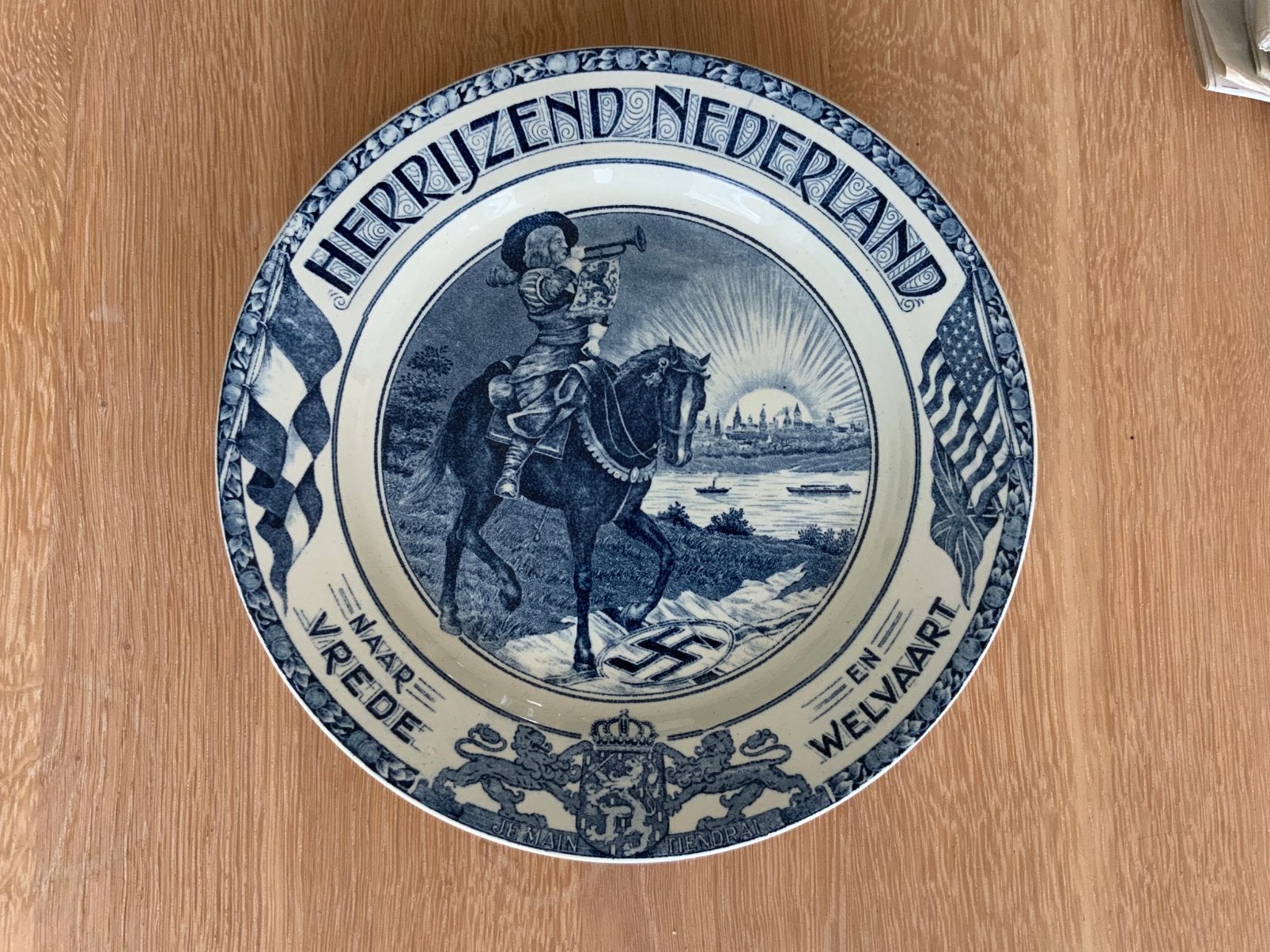 ”Herrijzend Nederland”, herdenkingsbord 1945, Antiek en Kunst, Ophalen of Verzenden