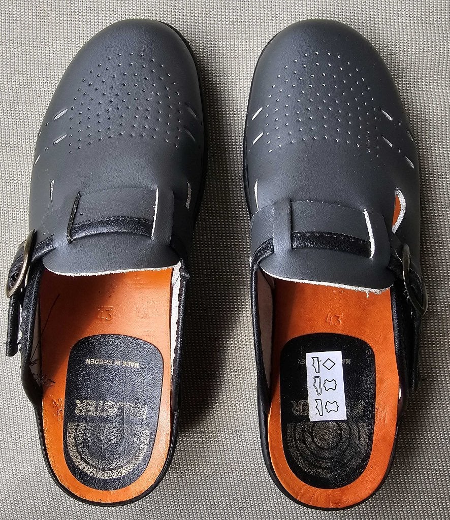 Grijze leren slippers maat 43->42 nieuw, Slippers, Overige kleuren, Nieuw, Ophalen of Verzenden