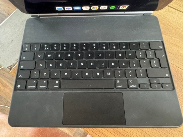 Foto 2 van iPad Pro 12,9 inch (6e generatie M2 256GB) + Magic Keyboard