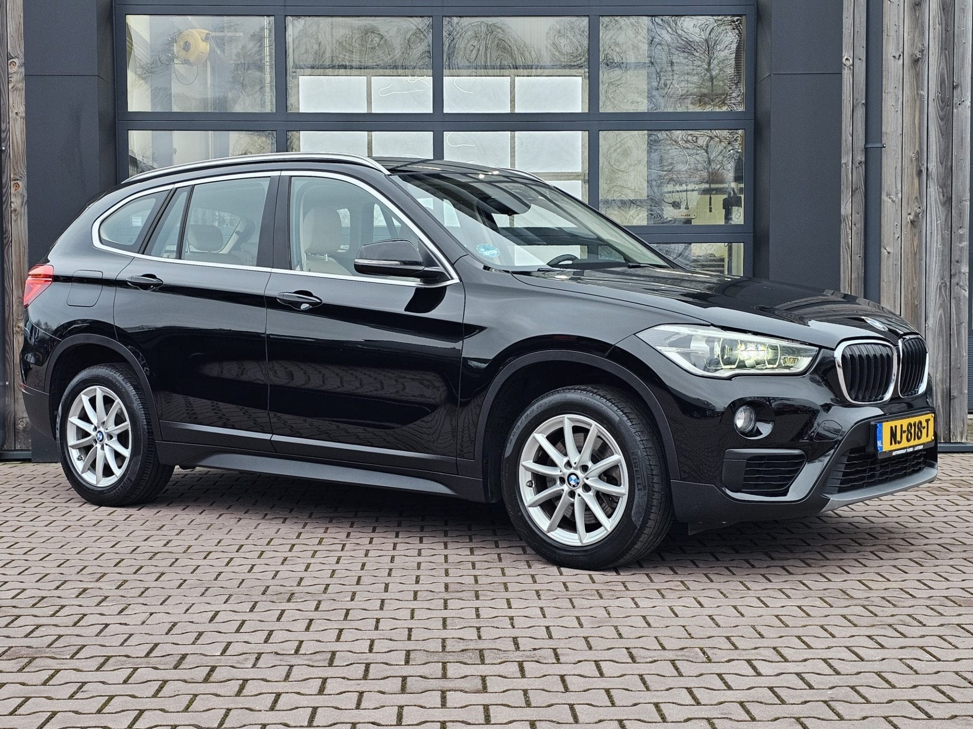 BMW X1 sDrive20i Centennial High Executive | Automaat | Navi, Auto's, BMW, 1998 cc, Euro 6, Met garantie (alle), Zwart