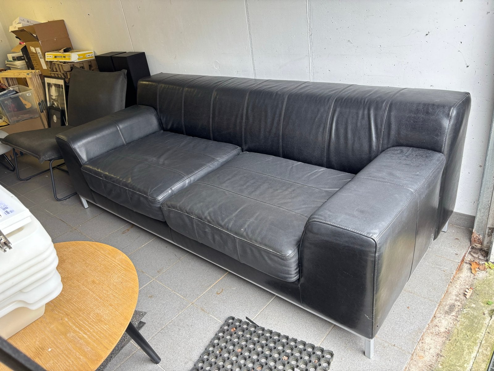 IKEA Kramfors Zwart Leren Bank - Goed Zitcomfort, Huis en Inrichting, Ophalen, Gebruikt, Driepersoons, Rechte bank
