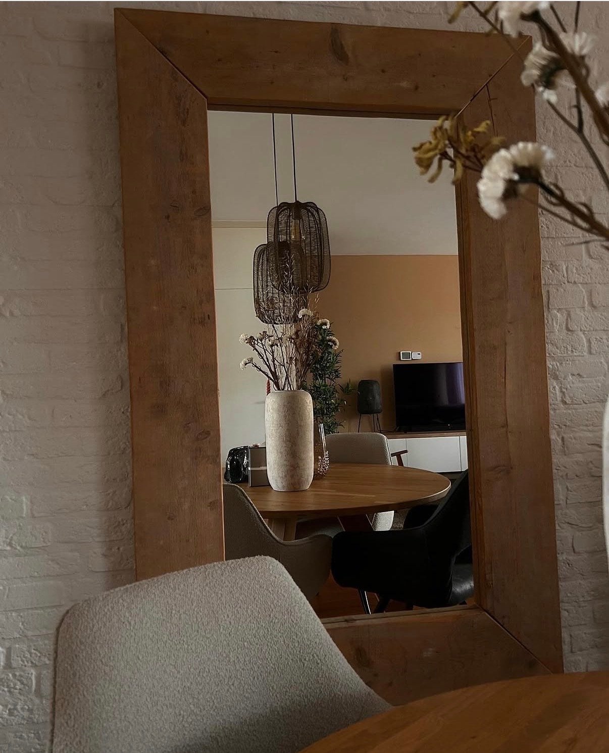 Grote spiegel met houten lijst, Ophalen