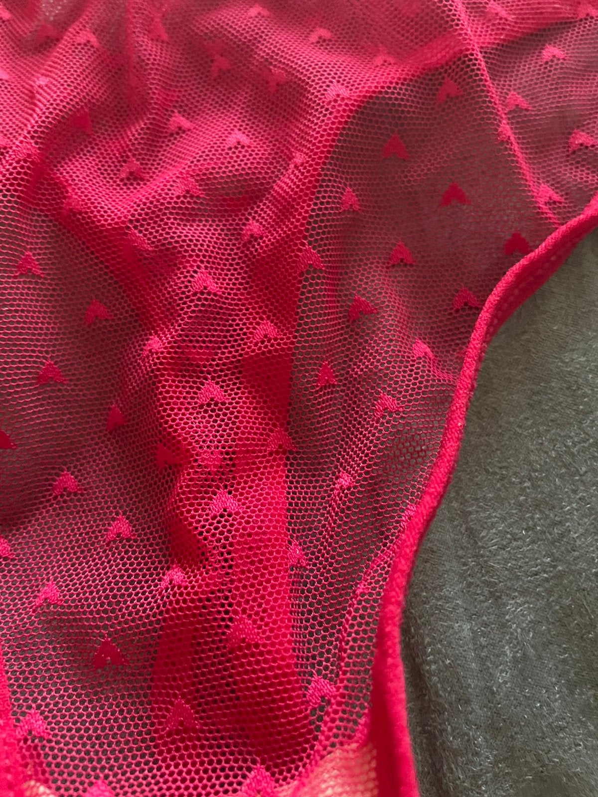 String mt M, Verzenden, Rood, String