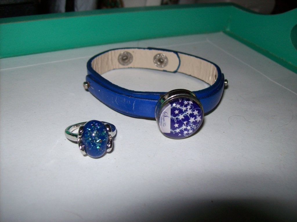 Armband Leer Blauw Button sterren Ring Blauwe steen M 17, Sieraden, Tassen en Uiterlijk, Armbanden, Blauw, Nieuw, Leer, Met bedels of kralen