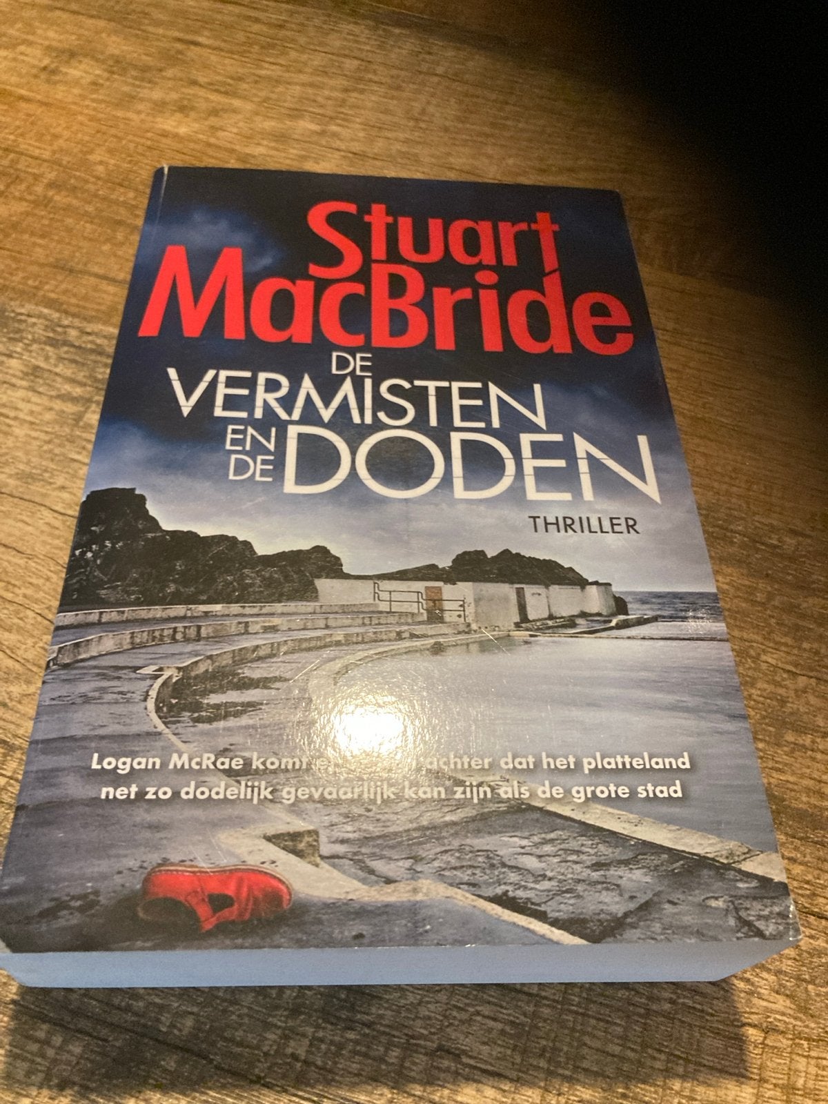 Stuart MacBride - De Vermisten en de Doden (Thriller), Ophalen of Verzenden, Gelezen, Europa overig