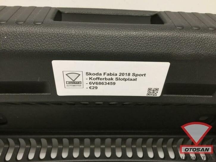 skoda fabia 2018 sport kofferbak slotplaat 6v6863459, Skoda, Skoda Auto a.s., Gebruikt, Infoline@skoda-auto.cz
