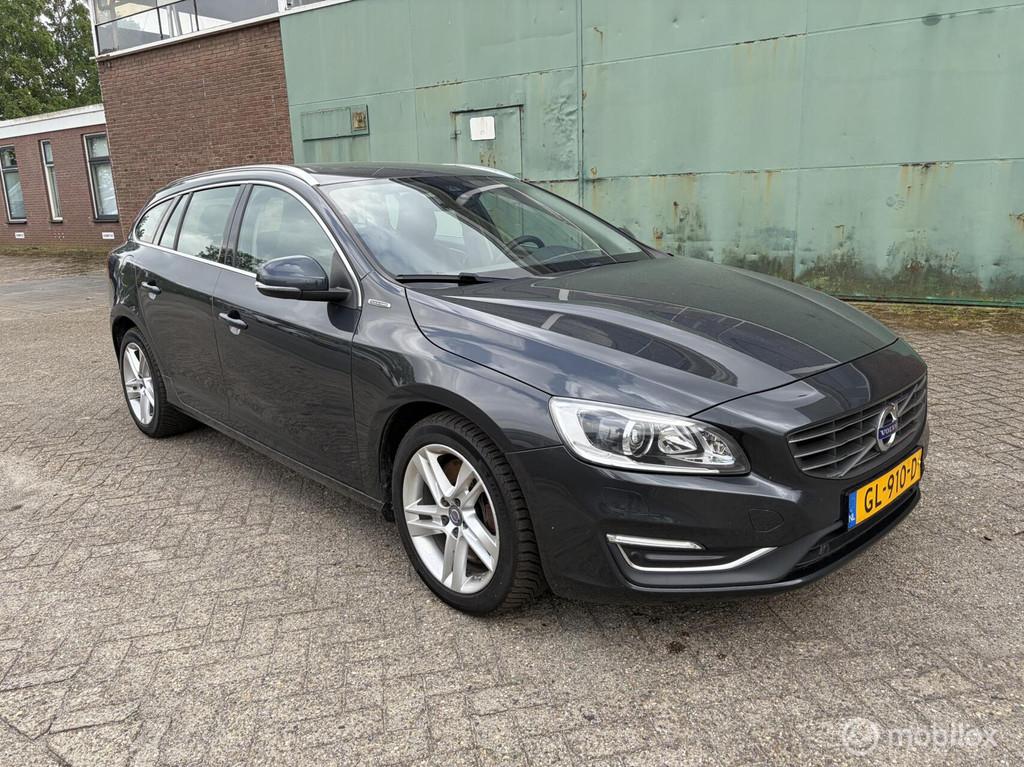 Volvo V60 2.4 D6 Twin Engine R-Design, Auto's, Volvo, Automaat, Euro 6, Bi-Xenon koplampen, Vierwielaandrijving
