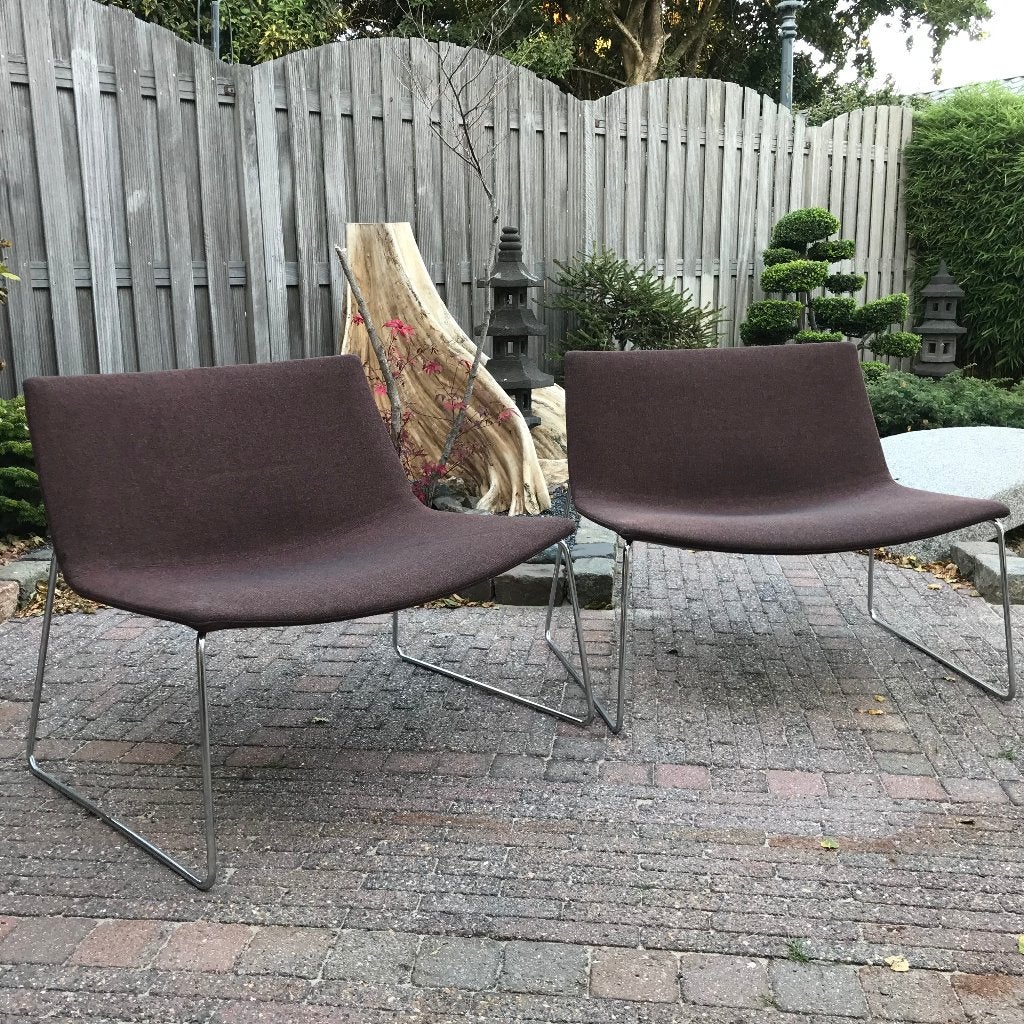 Set 2 Arper Catifa 80 design fauteuil stoel bruin stof, Gebruikt, 75 tot 100 cm, Ophalen of Verzenden, Nvt