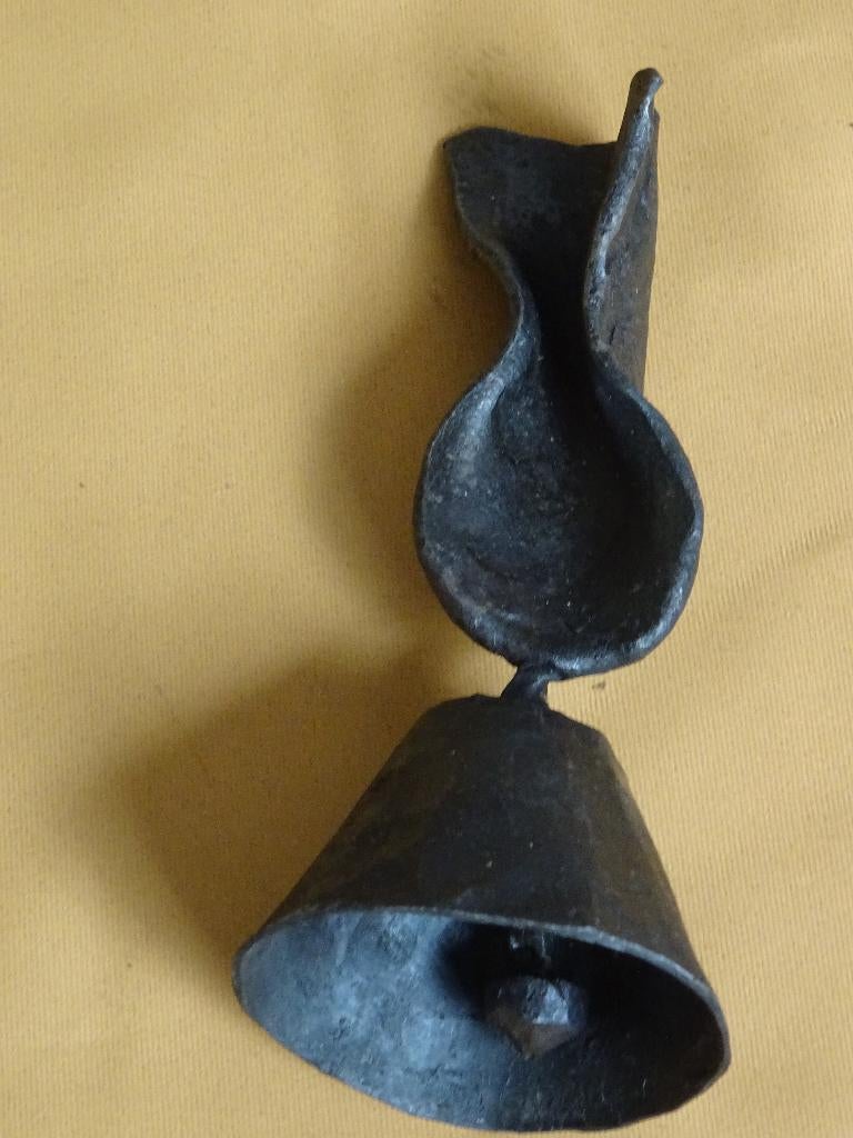 bronzen bel tafelbel brons abstract handvat uniek exemplaar, Antiek en Kunst, Ophalen of Verzenden, Brons