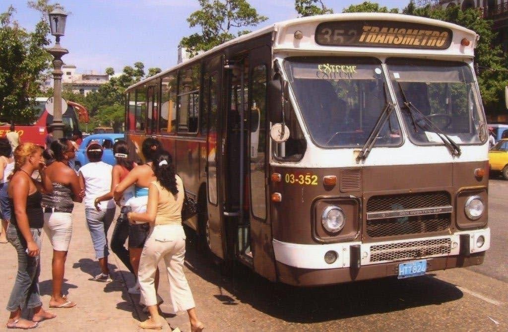 Busfoto MB200 Cuba, Verzenden, 1980 tot heden