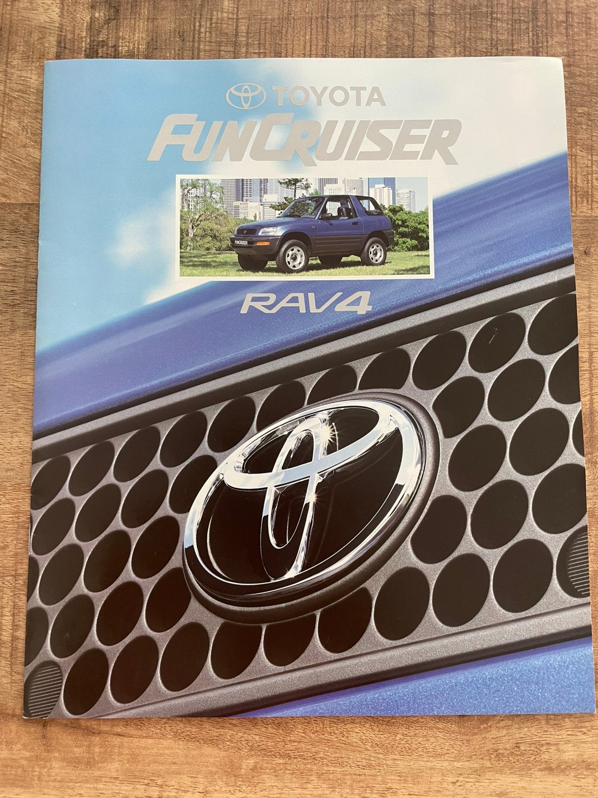 Toyota FunCruiser RAV4 brochure 1995, Ophalen of Verzenden, Zo goed als nieuw, Toyota
