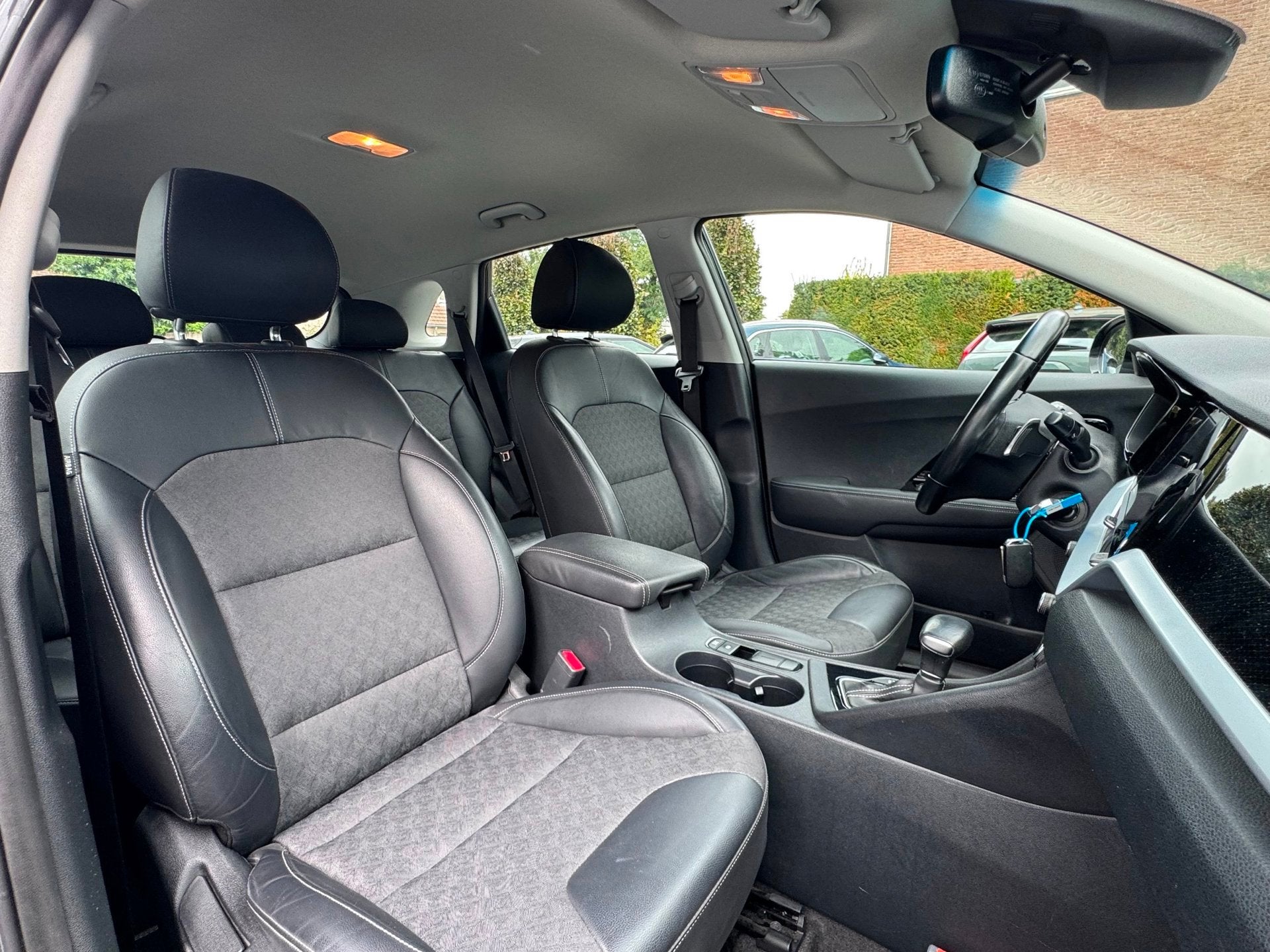 Foto 9 van Kia Niro 1.6 GDi Hybrid DynamicLine | All Season | Volledig