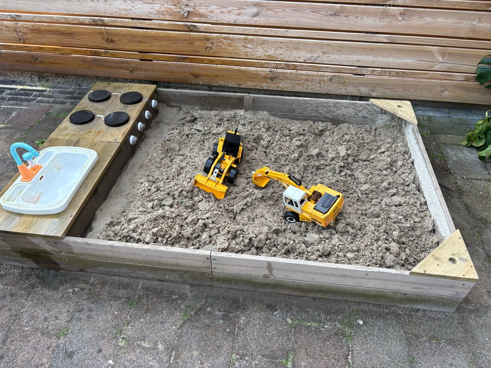 GRATIS Zandbak met wasbakje en kookplaat - AXI, Ophalen, Gebruikt