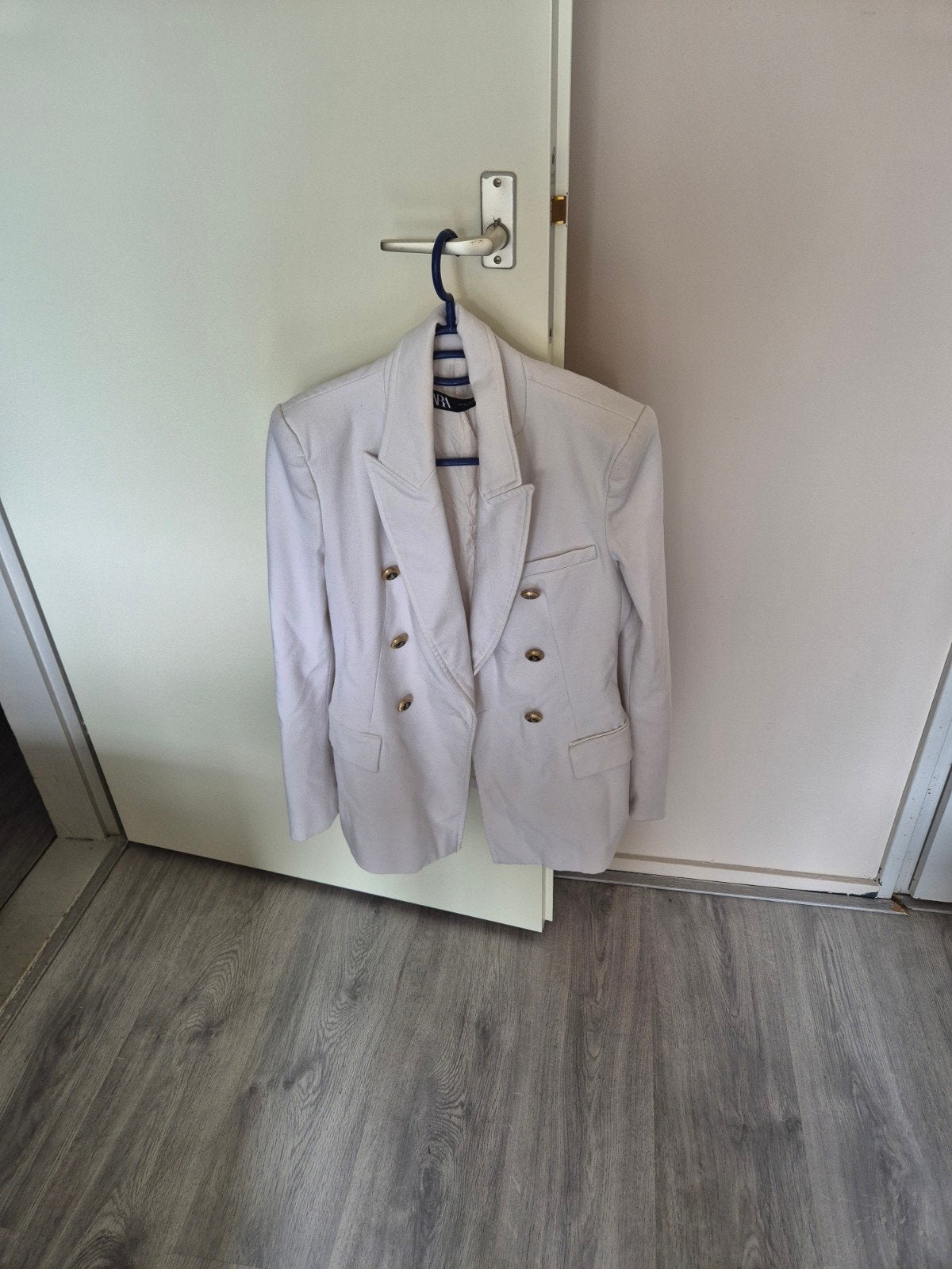 Dames blazer met gouden knopen, Kleding | Dames, Jasjes, Kostuums en Pakken, Ophalen of Verzenden, Zo goed als nieuw, Jasje, Maat 34 (XS) of kleiner