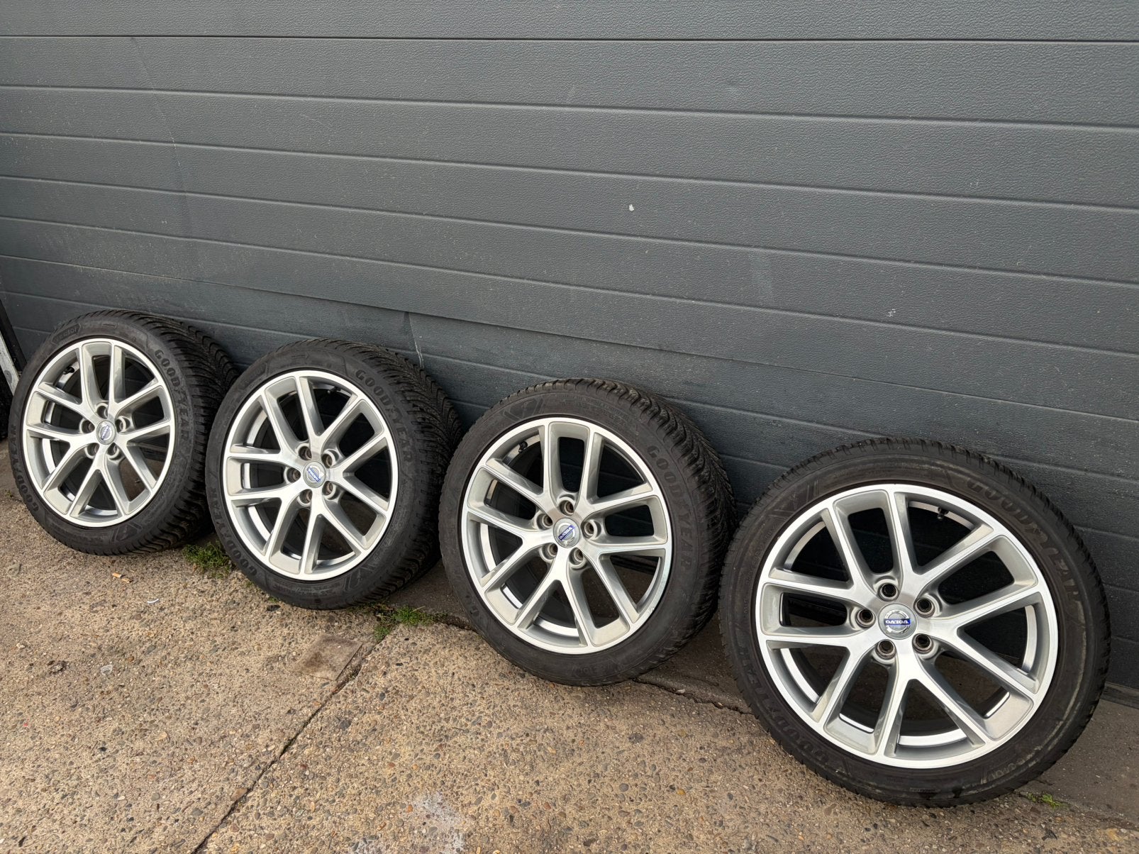 Volvo Modin velgen 18 inch origineel V60 S60 V70 S80, Auto-onderdelen, Banden en Velgen, Ophalen, 18 inch, Banden en Velgen, 235 mm