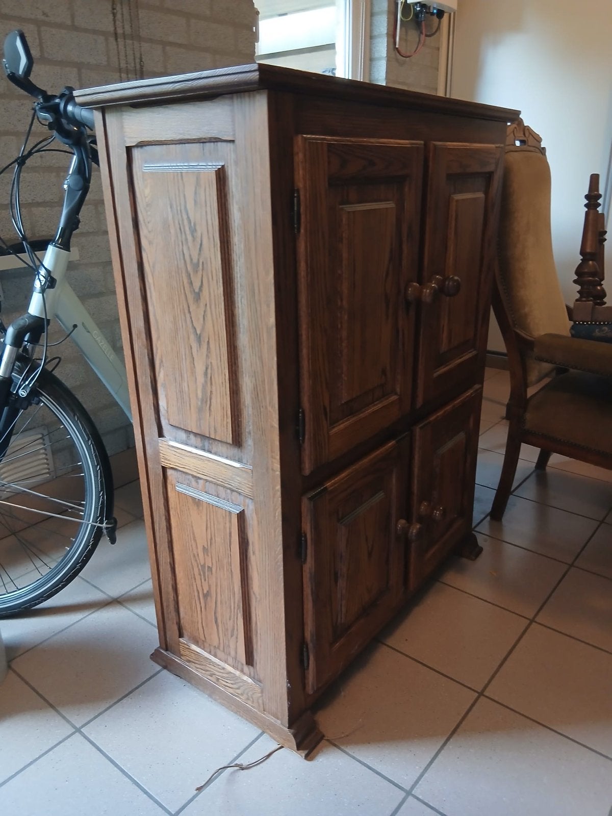 Kast eikenhout, Ophalen