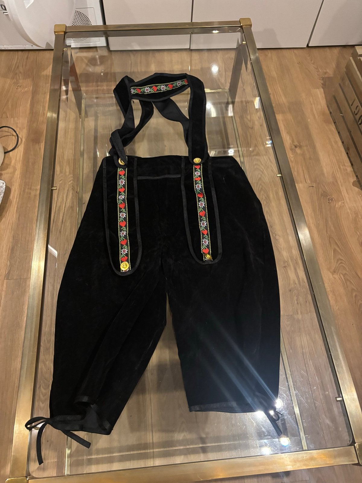 Zwarte korte broek met bretels en borduursel, Kleding | Dames, Kort, Zwart, Gedragen, Ophalen