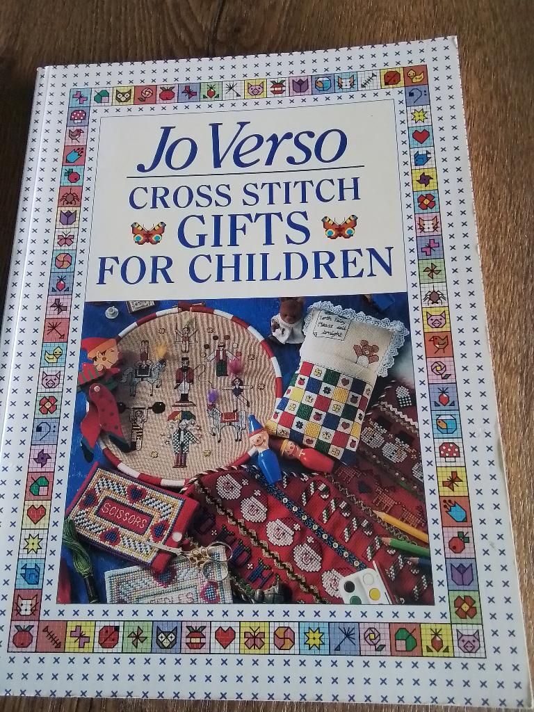 Cross stitch gifts for childeren, jo verso, Ophalen of Verzenden, Zo goed als nieuw, Handborduren, Patroon