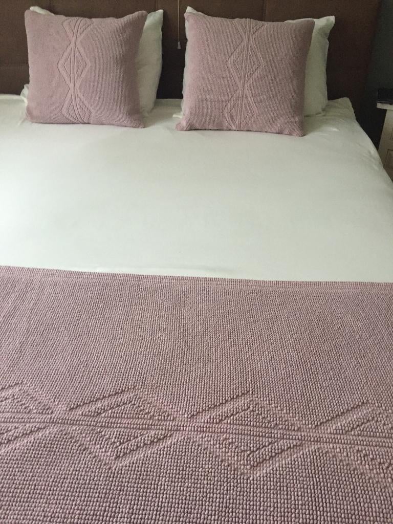 bedsprei/bedloper met  2 kussens NIIEUW Zalm en oud/roze, Eenpersoons, Overige typen, Onbekend, Nieuw