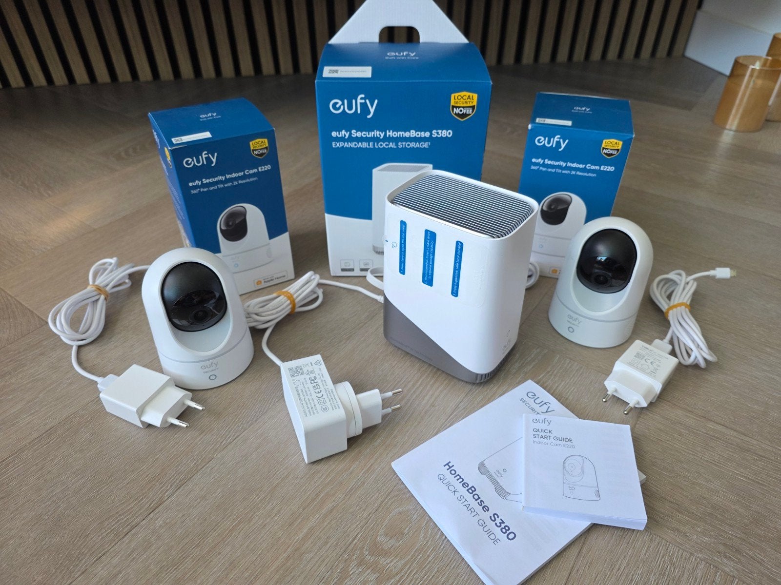 Eufy HomeBase 3 + 2x Indoor Cam E220 (2K) - Zgan ± 5 mnd oud, Audio, Tv en Foto, Videobewaking, Ophalen of Verzenden
