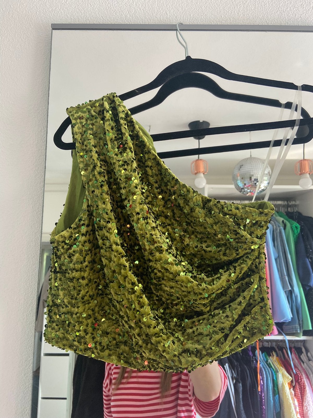 Groene one shoulder top, Maat 38/40 (M), Verzenden, Nieuw, Zonder mouw