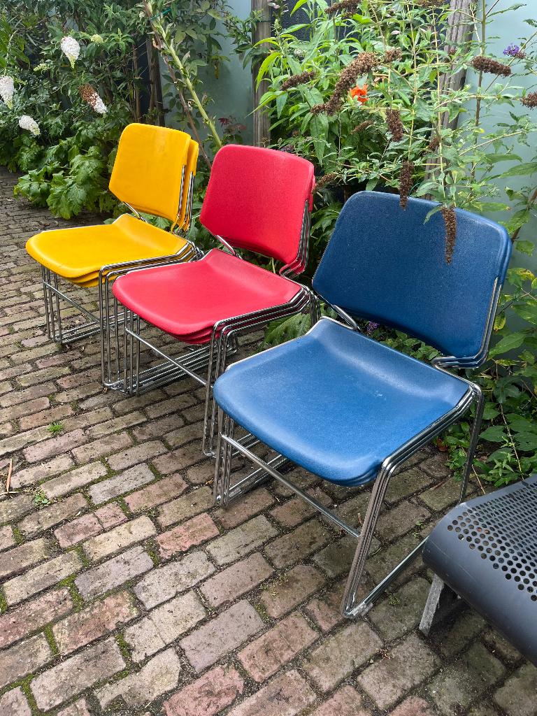 9x Matrix Krueger stapelstoelen 3x3, Ophalen, Gebruikt, Overige kleuren, Industrieel Stapelstoelen Modern Tijdloos