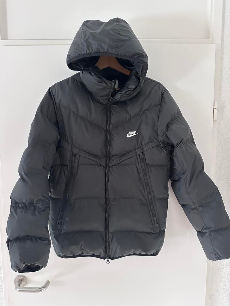 Nike Storm-FIT Puffer Jack Zwart XS - Zo goed als nieuw, Kleding | Heren, Jassen | Winter, Zo goed als nieuw, Maat 46 (S) of kleiner