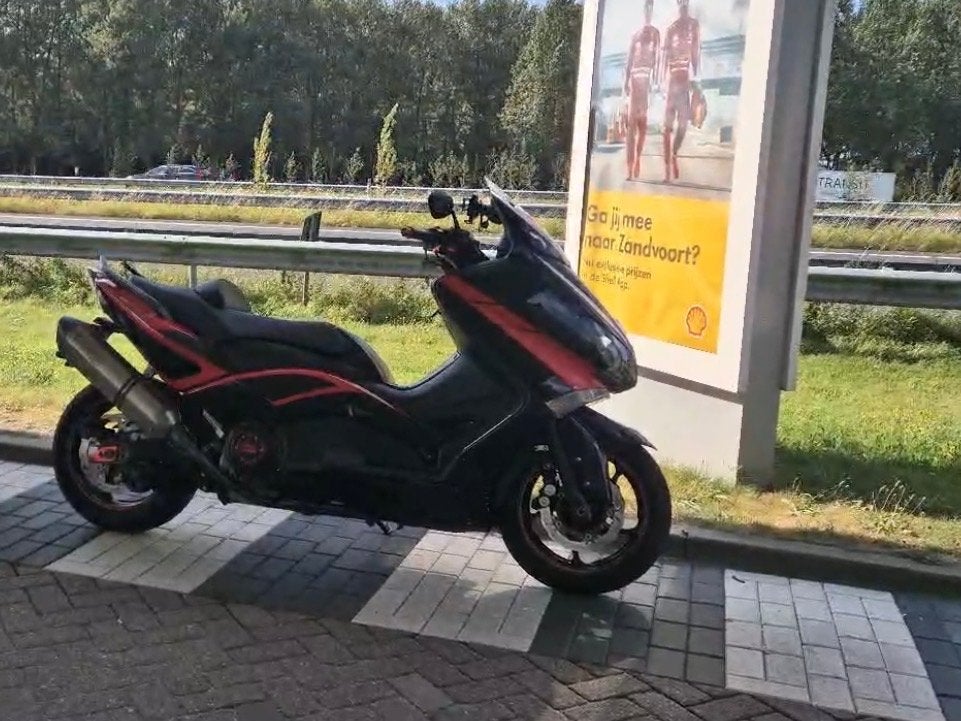 Yamaha TMAX 530 - Sportieve motorscooter, Ophalen, Maximaal 45 km/u, Zo goed als nieuw, Benzine
