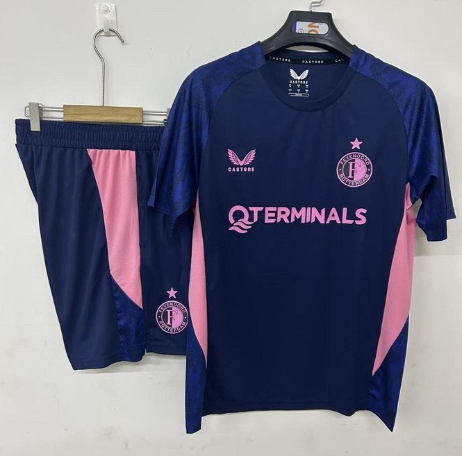 Feyenoord 26/27 Trainings Tenue Trainingspak Kinderen, Maat XS of kleiner, Verzenden, Nieuw, Trainingspak