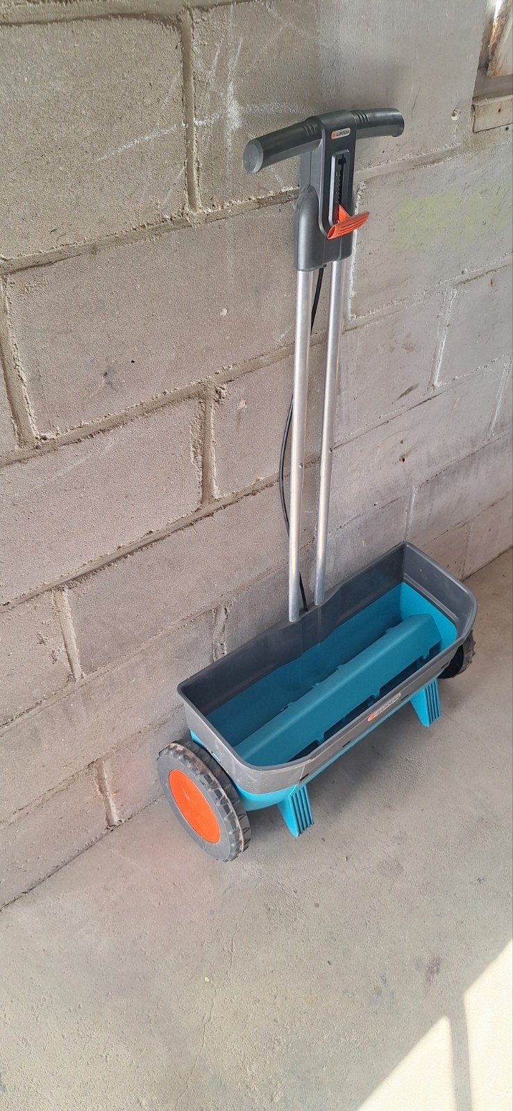 Gardena Strooiwagen - Perfect voor zaaien en bemesten, Ophalen