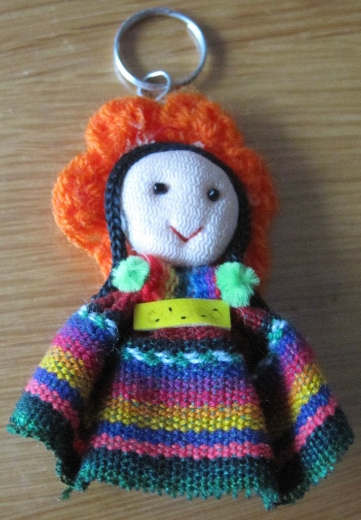 sleutelhanger met kleurig gebreid poppetje, Ophalen of Verzenden, Zo goed als nieuw, Knuffel of Figuurtje